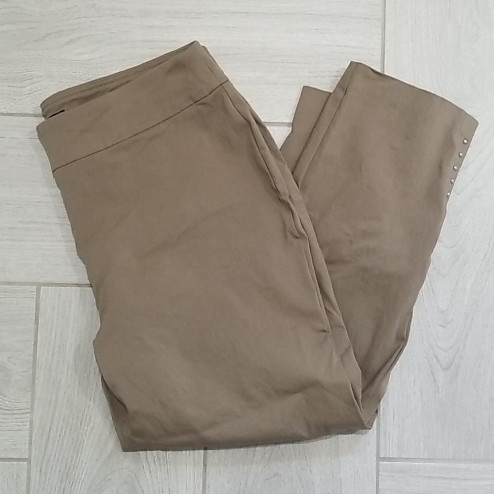 Roz & Ali • Studded Tan Capri Pants, Size 16